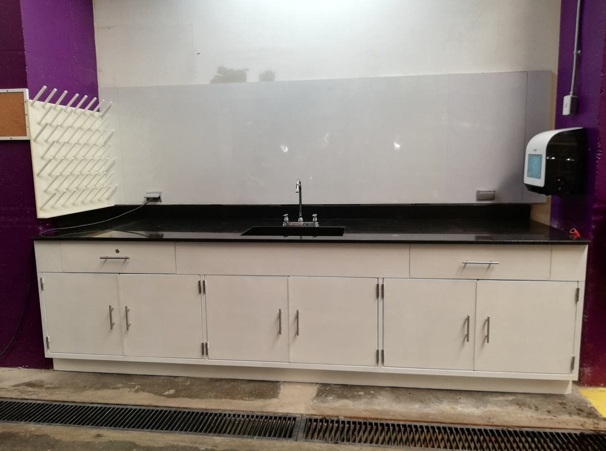 Mueble técnico con lavamanos industrial